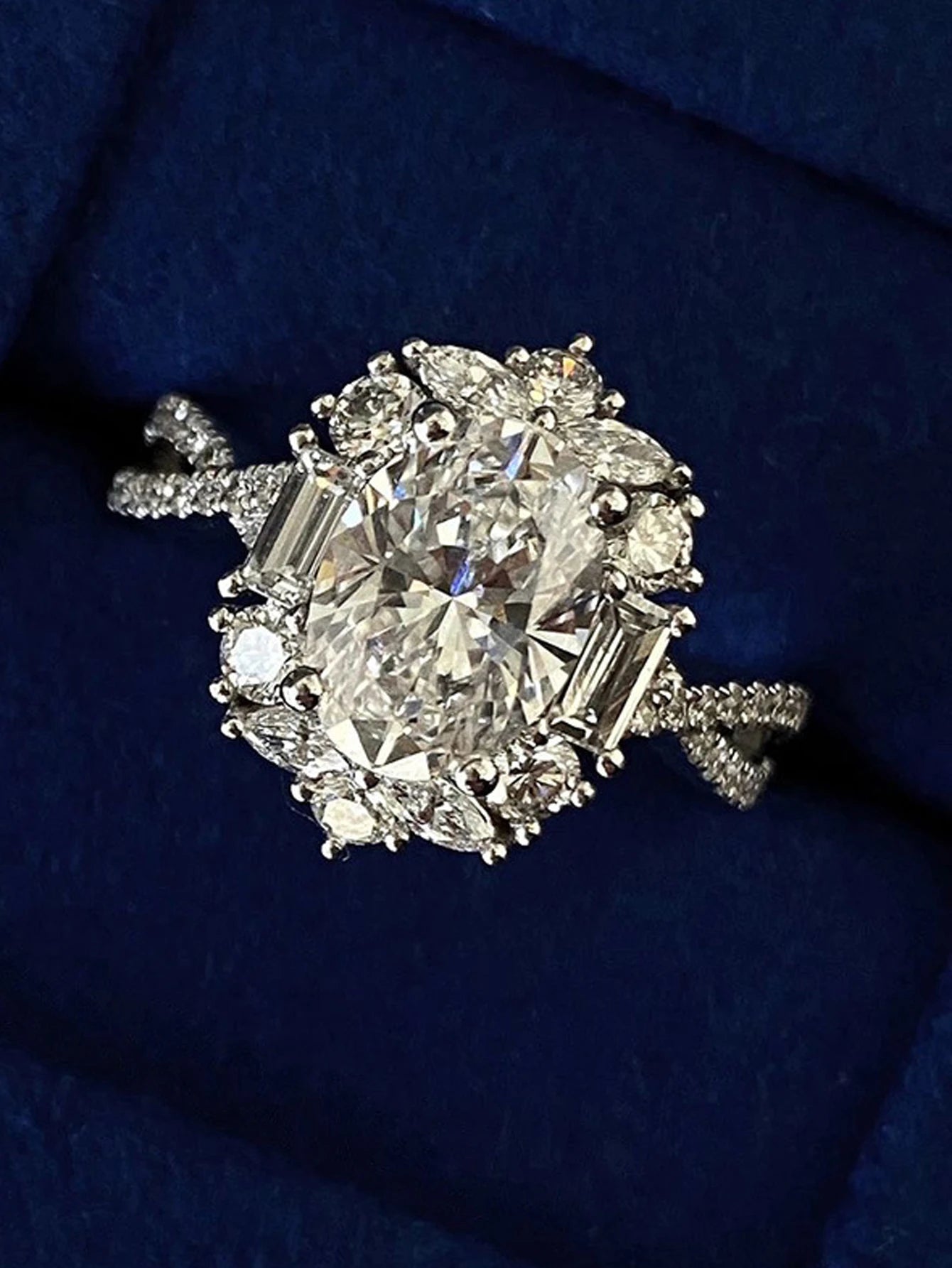 Custom Luxury Oval Cut Cubic Engagement Wedding Gemstone Jewelry for Women 925 Sterling Silver Moissanite Ring