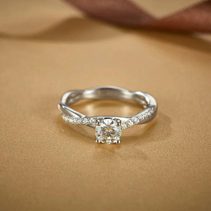 Classic 0.5 Carat Minimalist Moissanite 925 Sterling Silver Four Claw Wedding Ring