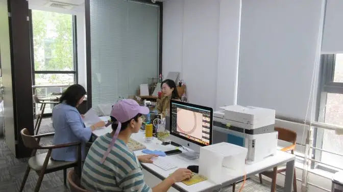 2025 Popular Women's 18K Real Gold Freshwater Pearl Bracelet with Elastic Link Chain Unique Design Artistic Style for Party Gift