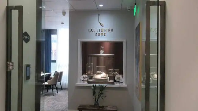 2025 Popular Women's 18K Real Gold Freshwater Pearl Bracelet with Elastic Link Chain Unique Design Artistic Style for Party Gift