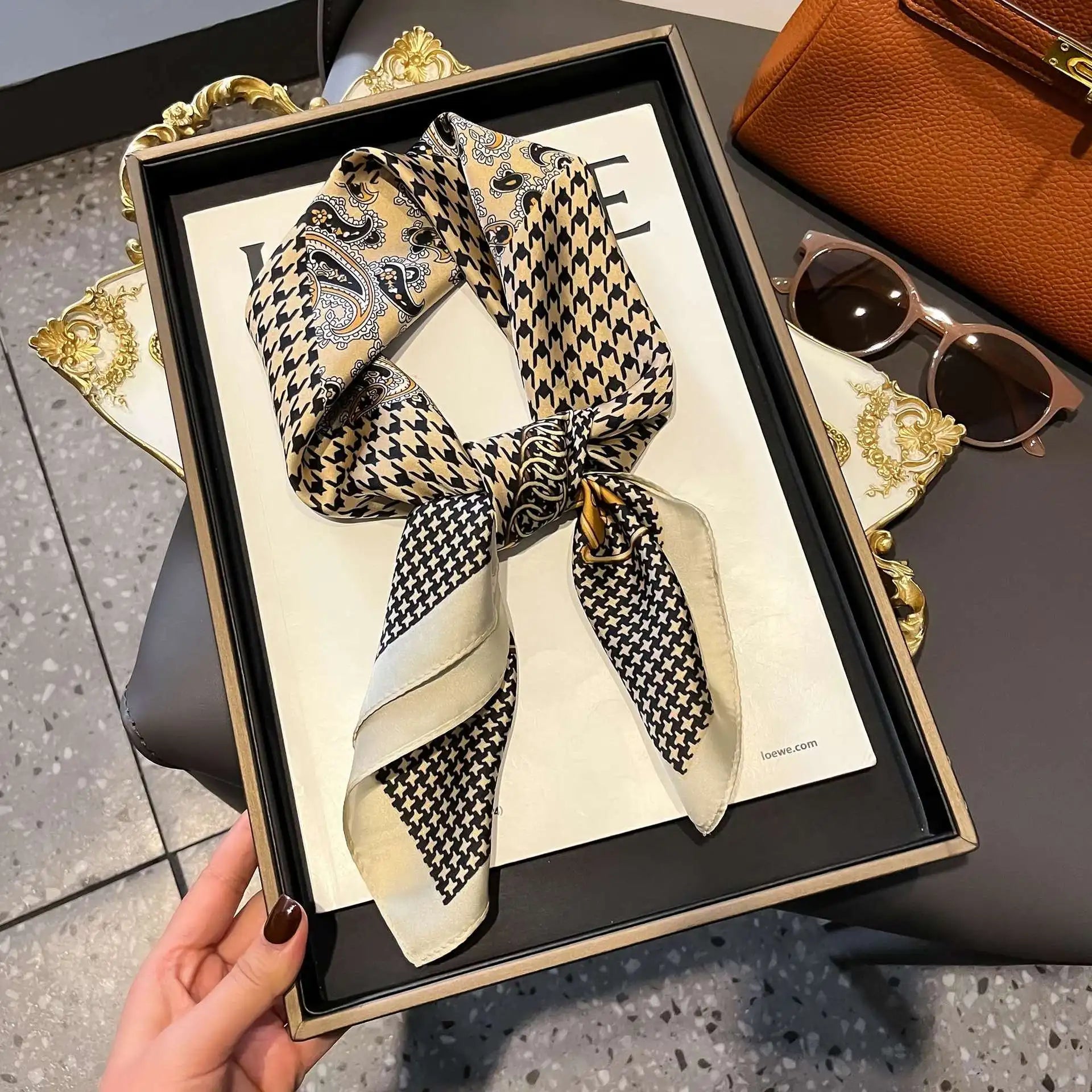 Mode marque de luxe 70 cm soie carré écharpe femmes Satin cou cravate femme cheveux Bandana foulard châle enveloppement Hijab Echarpe