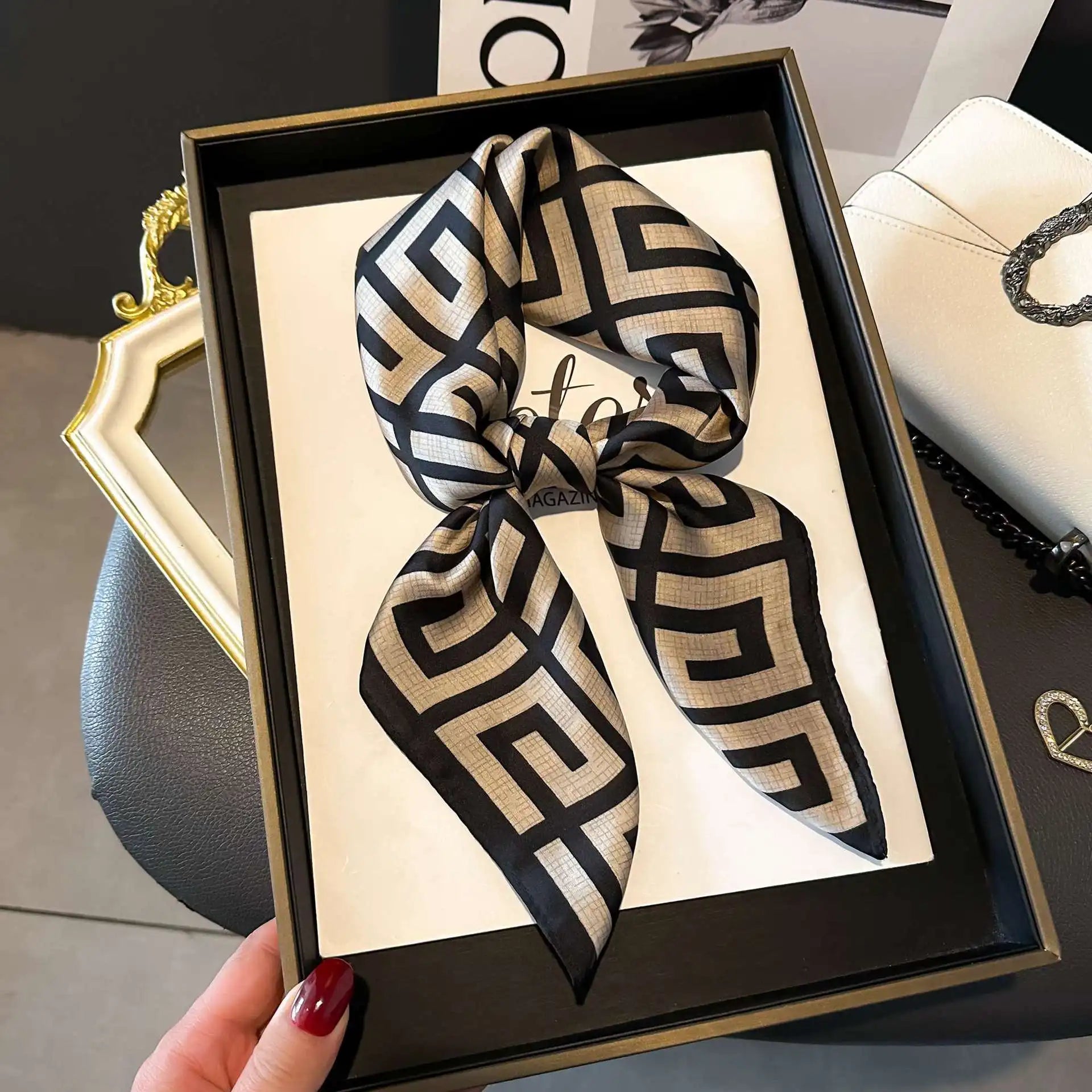 Mode marque de luxe 70 cm soie carré écharpe femmes Satin cou cravate femme cheveux Bandana foulard châle enveloppement Hijab Echarpe