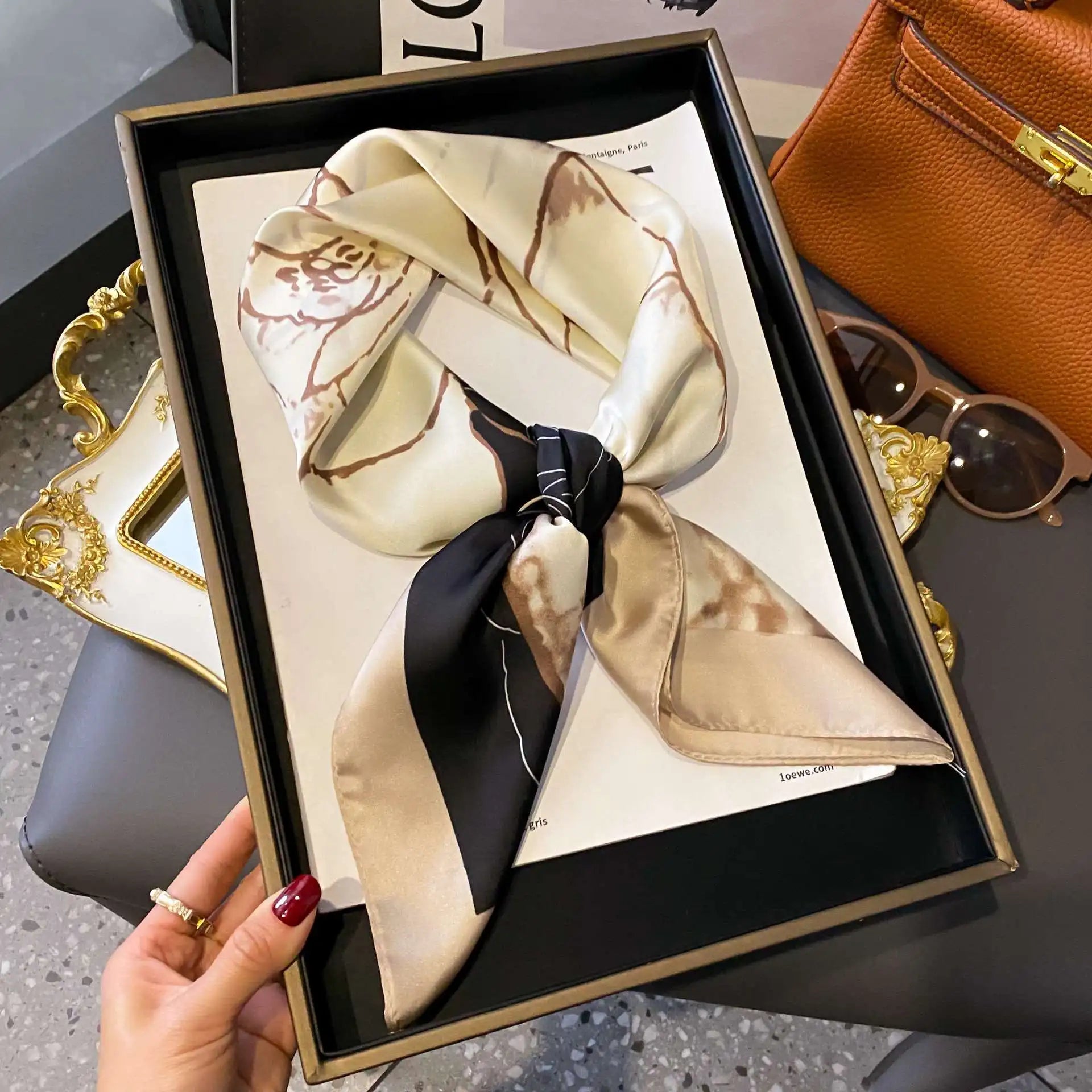 Mode marque de luxe 70 cm soie carré écharpe femmes Satin cou cravate femme cheveux Bandana foulard châle enveloppement Hijab Echarpe